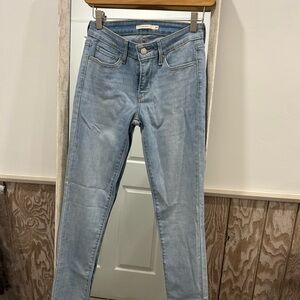 Levi’s 711 Skinny